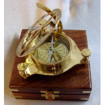 **Sonnenuhr- Kompass  11 cm in Holzschatulle 14x 14 cm