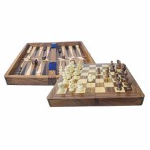 **Schach und Backgammon im Holzkasten