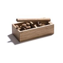 Nussknacker aus Holz - zum Öffnen und Aufbewahren von Nüssen