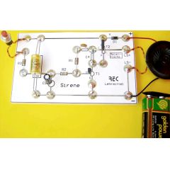 REC electronic Sirenen Bausatz mit Lautsprecher auf Holzbrettchen