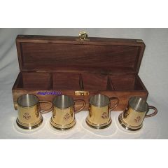 **Holzbox mit 4 Rum/Schnapsbechern aus Messing/Kupfer - versilbert- Gewicht 910g