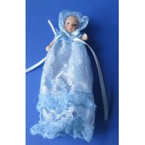 Baby in hellblauen Taufkleid  Puppe für Puppenhaus Miniatur 1:12