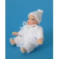 Baby mit Mütze Puppe für die Puppenstube Miniatur 1:12
