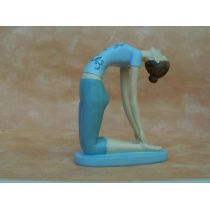 Yoga-Frau in sportlicher Haltung