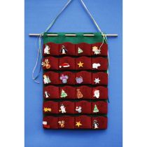 Adventskalender mit roten oder grünen Taschen und 24 Holzknöpfen