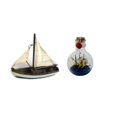 Kleines Schiffsmodell-Segelboot-Holz und Stoff + Buddelschiff Santa rund stehend | 2492245665